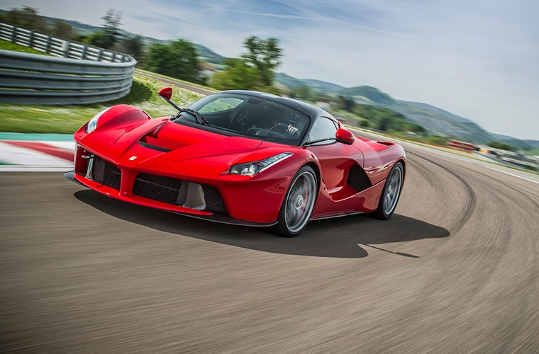  1. Ferrari LaFerrari: Đội đua Scuderia Ferrari F1 có một thói quen đặt toàn tên vớ vẩn cho những chiếc xe đua của mình, và minh chứng gần đây là tên của chiếc siêu xe mới nhất của hãng - Ferrari LaFerrari...