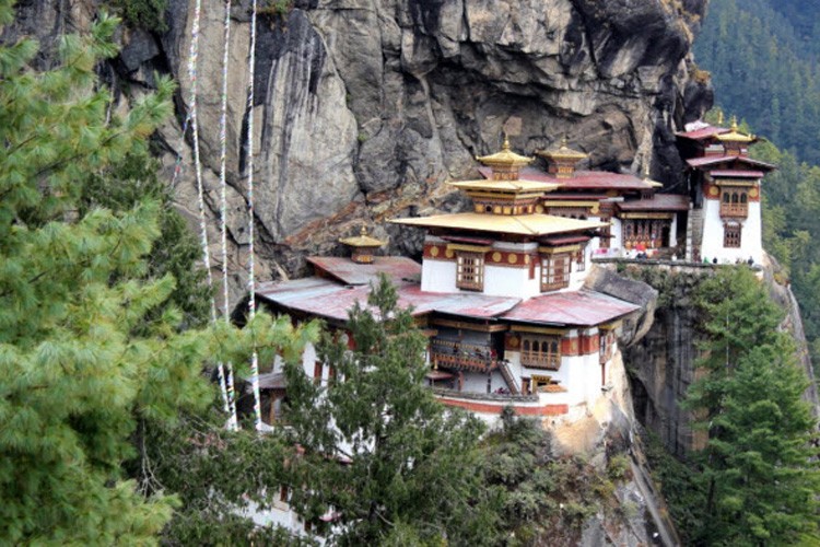 Tu viện Taktsang Palphug nằm trên vách núi dựng đứng tại thung lũng Paro ở Bhutan. Đây là một trong những  công trình kiến trúc ấn tượng nhất thế giới.