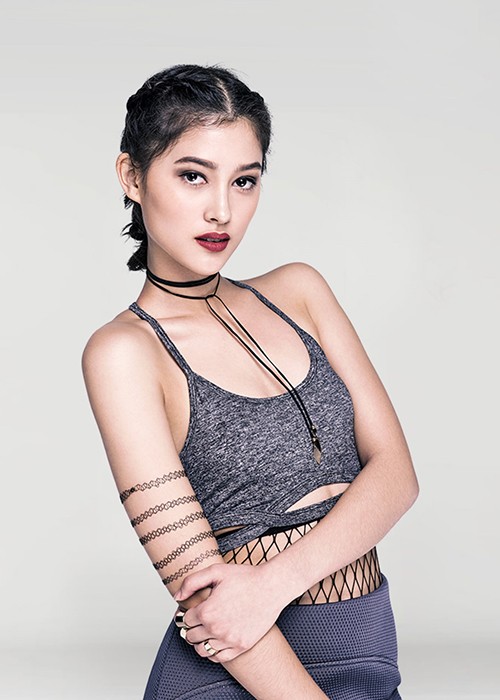 Maureen Wroblewitz (cao 1,68 m) vừa vượt qua Minh Tú và Shikin, trở thành quán quân  Asia's Next Top Model 2017. Chiến thắng của cô làm nổ ra cuộc tranh cãi trong cộng đồng mạng bởi Maureen là thí sinh nhỏ bé và thấp nhất nhà chung. Sự thể hiện của thí sinh Philippines trong đêm chung kết bị nhận xét không nổi trội hơn hai cô gái còn lại, nhất là bức ảnh mặc trang phục truyền thống.