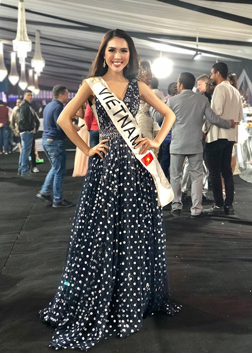 Đêm chung kết cuộc thi Hoa hậu Liên lục địa – Miss Intercontinental 2017 vừa khép lại. Nguyễn Đặng  Tường Linh lọt top 18 cùng danh hiệu “Hoa hậu được yêu thích nhất”.