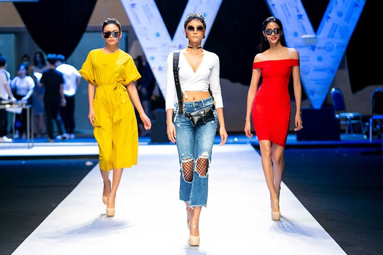  H’hen Niê, Hoàng Thùy và Mâu Thủy vừa tham gia buổi tổng duyệt cho chương trình Vietnam International Fashion Week 2018.