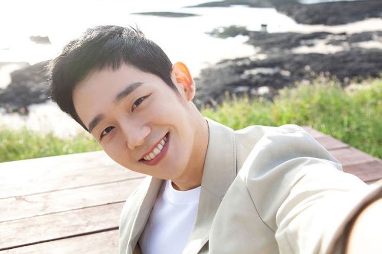 Thông tin  Jung Hae In đến Việt Nam gây chú ý. Anh sẽ ở Sài Gòn từ ngày 6/7 đến ngày 8/7 để họp fans và dự một sự kiện âm nhạc. Ảnh: Twitter