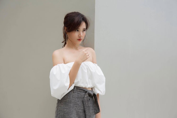 Kể từ khi bước chân vào làng giả trí,  hot girl Midu gây ấn tượng bởi hình ảnh trong sáng, ngoan hiền. Ảnh: FBNV