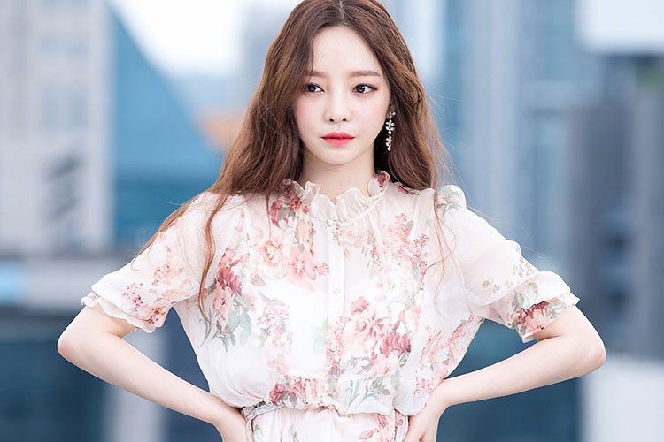 Ồn ào giữa nữ  ca sĩ Goo Hara và bạn trai Choi Jong Bum vẫn chưa lắng xuống khi mới đây có thông tin Choi Jong Bum dọa tung clip nhạy cảm giữa hai người. Về phía Choi Jong Bum, anh một mực phủ nhận.