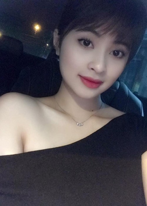  Ngọc Miu (Vũ Hoàng Anh Ngọc) là hot girl từng tham gia diễn xuất trong các MV ca nhạc của Đan Trường, Cao Thái Sơn.