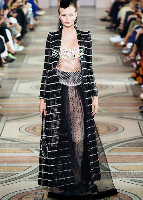 NTK Giorgio Armani vừa giới thiệu đến công chúng bộ sưu tập haute couture Thu Đông 2019 tại bảo tàng Petit Palais, Paris (Pháp).