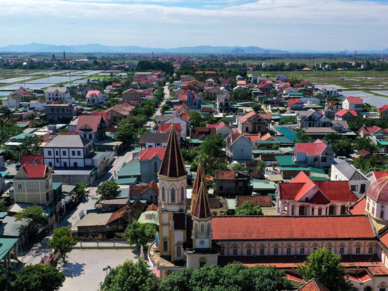  Xã Đô Thành, huyện Yên Thành cách trung tâm TP Vinh (Nghệ An) khoảng 50 km. Những năm gần đây, địa phương này xuất hiện nhiều biệt thự sau "cơn bão" xuất khẩu lao động.