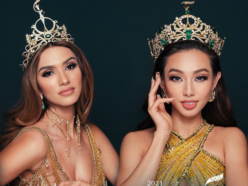 Đại diện Việt Nam  Nguyễn Thúc Thùy Tiên đăng quang Miss Grand International 2021- Hoa hậu Hòa bình Quốc tế 2021 vào tối ngày 4/12. Á hậu 1 thuộc về đại diện Ecuador Andrea Aguilera (trái). Ảnh: Miss Grand International