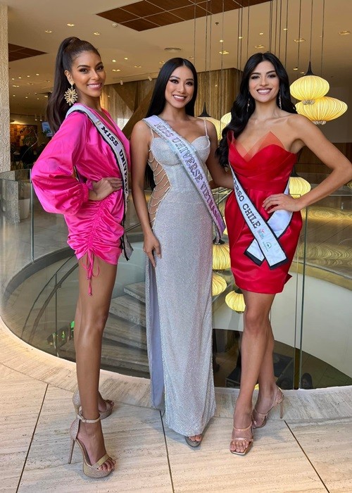 Ngày 27/11,  Á hậu Kim Duyên đến Israel tham gia Miss Universe 2021- Hoa hậu Hoàn vũ Thế giới 2021. Trước khi nhập cuộc, đại diện Việt Nam chuẩn bị kỹ lưỡng về trang phục, kỹ năng. Ngoài ra, Kim Duyên tập luyện cường độ cao để có vóc dáng chuẩn nhất.