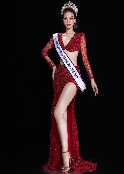 Mới đây, chung kết cuộc thi Miss Tourism International 2021 - Hoa hậu Du lịch Quốc tế 2021 diễn ra online. Đại diện Việt Nam năm nay là  Hoàng Hương Ly.