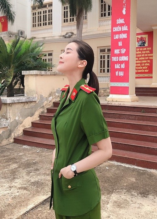 Trong  phim "Bão ngầm", Cao Thái Hà đóng vai thiếu úy Hạ Lam. Nữ diễn viên chia sẻ, “Bão ngầm” là một dự án khá khó khăn đối với cô khi có những cảnh hành động và có nhiều cảnh tâm lý khó. Để hoàn thành vai diễn, Cao Thái Hà đã nỗ lực 200%.