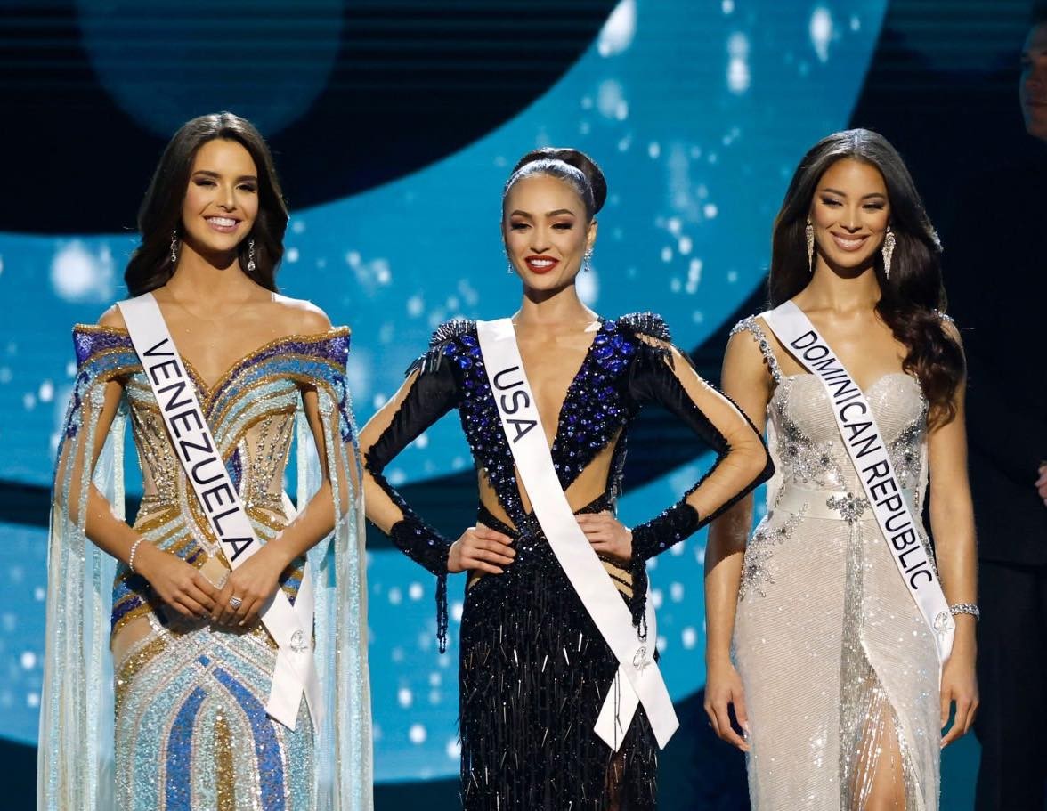 Trong chung kết Miss Universe 2022 - Hoa hậu Hoàn vũ Thế giới 2022, đại diện Mỹ đăng quang, danh hiệu á hậu 1 và 2 lần lượt thuộc về Venezuela và Cộng hòa Dominica.