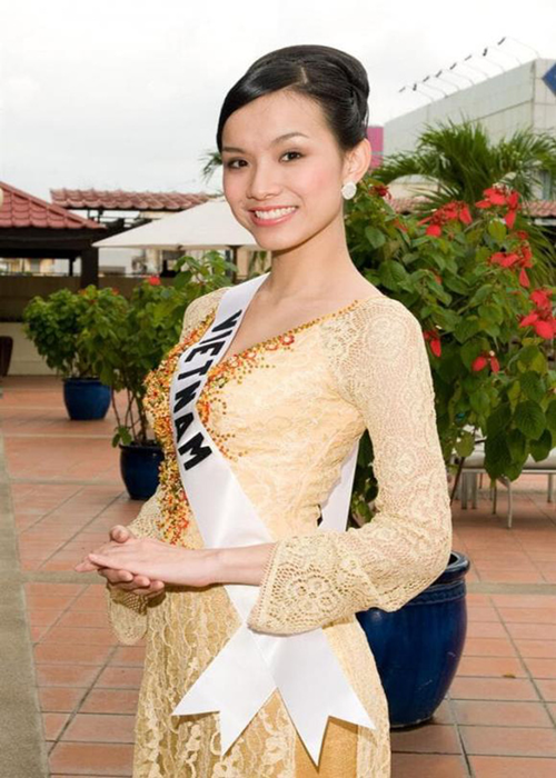 Nguyễn Thùy Lâm trở thành đại diện Việt Nam ở cuộc thi  Miss Universe - Hoa hậu Hoàn vũ Thế giới 2008 sau khi đăng quang Hoa hậu Hoàn vũ Việt Nam 2008. Ở sân chơi quốc tế, Thùy Lâm lọt vào top 15. Ảnh: Hoa hậu Hoàn vũ Việt Nam