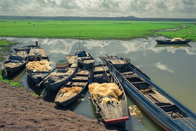  Hồ Trị An nằm giữa các huyện Định Quán, Thống Nhất, Trảng Bom và Vĩnh Cửu của Đồng Nai, cách TPHCM khoảng 80km. Đây là một hồ nước nhân tạo được xây dựng mục đích tích trữ nước cho nhà máy thủy điện Trị An.