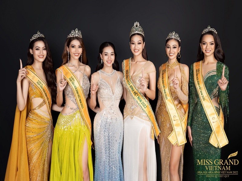 Tháng 10/2022, Đoàn Thiên Ân đăng quang  Miss Grand Vietnam 2022. Chế Nguyễn Quỳnh Châu, Trần Tuyết Như, Trần Nguyên Minh Thư và Ngô Thị Quỳnh Mai lần lượt đoạt danh hiệu Á hậu 1,2,3 và 4. Ảnh: Fanpage.