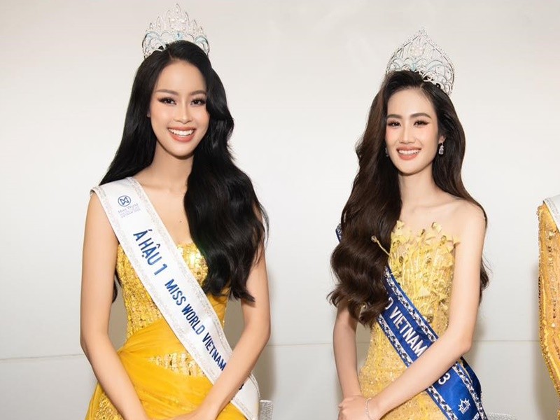  Huỳnh Trần Ý Nhi đăng quang Miss World Vietnam 2023 - Hoa hậu Thế giới Việt Nam 2023 còn Đào Thị Hiền giành danh hiệu á hậu 1. Cùng đọ sắc hai nàng hậu khi để mặt mộc hoặc ít son phấn.