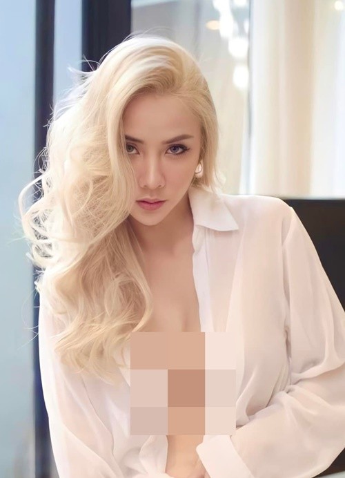 Soraya Upaiprom là người mẫu xe hơi kiêm nội y.  Hot girl này khá nổi tiếng với 1 triệu fan trên Instagram.