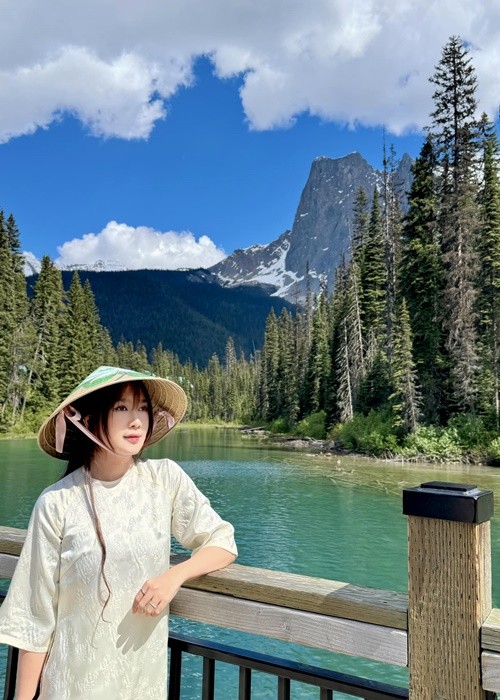 Vợ chồng  Lý Hải - Minh Hải cùng các con vừa đến Banff, Calgary (Canada).