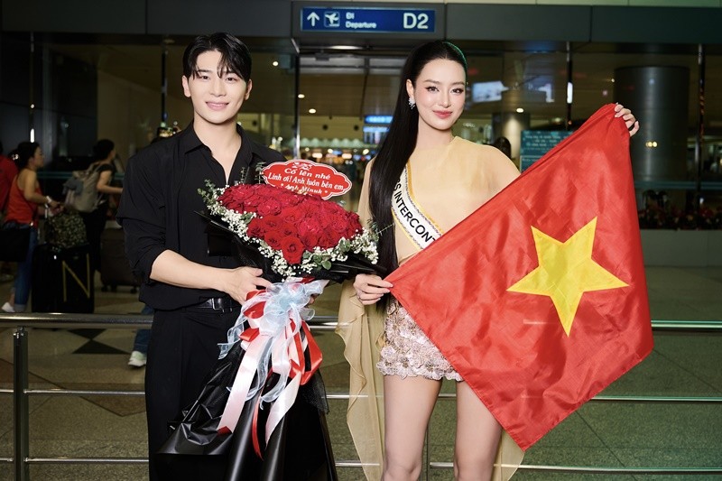 Tối ngày 17/11,  Á hậu Bùi Khánh Linh lên đường đến Ai Cập dự thi Miss Intercontinental 2024. Ở sân bay, Cheon Minuk tặng hoa động viên Khánh Linh. Cheon Minuk và Khánh Linh trở nên thân thiết khi tham gia chương trình Đảo thiên đường.