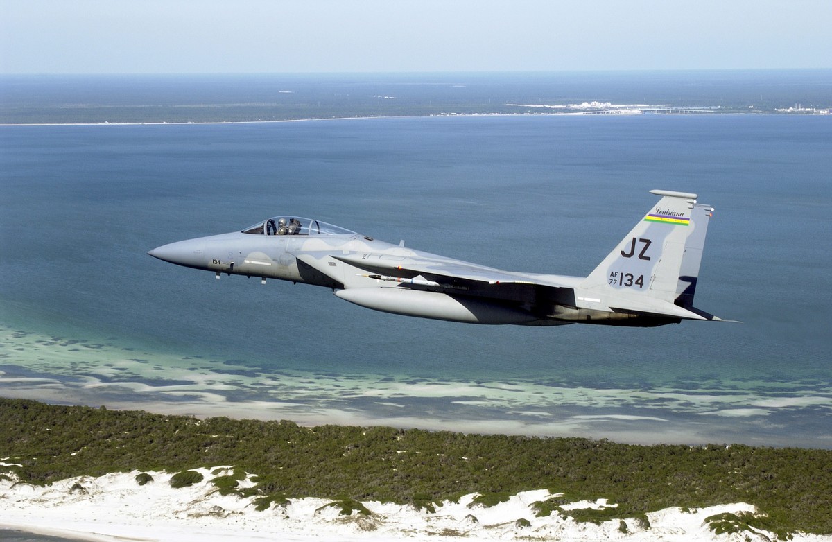 F-15A: Máy bay tiêm kích chiếm ưu thế trên không 1 chỗ ngồi. Được sản xuất từ năm 1972-1979. Để phân biệt giữa F-15A và F-15C, trên cánh đuôi đứng của F-15A có đánh số hiệu bắt đầu từ các số 73-77.