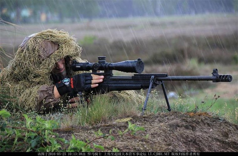 Albania là một trong những nước thành viên thuộc Tổ chức Hiệp ước Bắc Đại Tây Dương NATO từ năm 2009 và tham gia khá nhiều hoạt động quân sự của tổ chức này. Tuy nhiên ít ai có thể ngờ rằng Albania từng nhận  viện trợ quân sự khá lớn từ Trung Quốc trong khoảng thời gian dài. Trong ảnh là lính bắn tỉa thuộc lực lượng Lính thủy Đánh bộ Albania luyện tập với súng trường bắn tỉa Sako TRG-42.