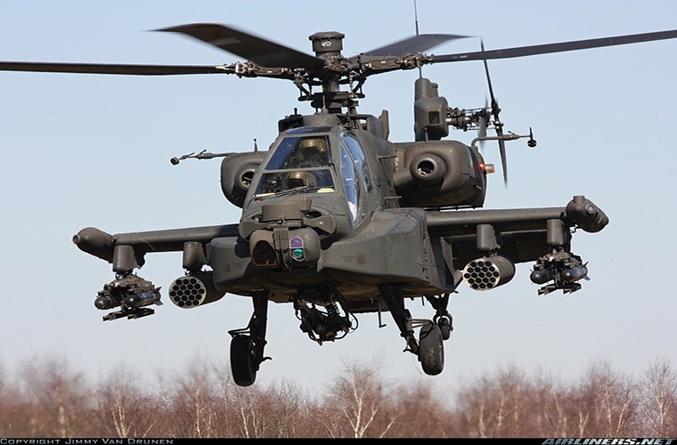 AH-64 Apache được xem là mẫu trực thăng tấn công thành công nhất trên thế giới bởi các tính năng kỹ chiến thuật vượt trội của chúng trên chiến trường. Với bộ đôi tên lửa chống tăng Hellfire kết hợp với pháo tự động 30mm, nó gần như có thể một mình tiêu diệt cả một đơn vị tăng thiết giáp đối phương từ xa.