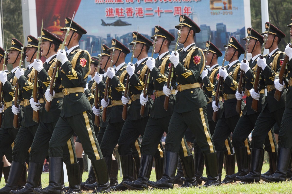 Lực lượng  quân đội Trung Quốc ở Hong Kong có tên đầy đủ là "Đơn vị đồn trú Quân Giải phóng Nhân dân Trung Quốc tại Hong Kong" - được thành lập ngày 1/7/1997, chịu trách nhiệm về an ninh quốc phòng tại Đặc khu hành chính Hong Kong kể từ khi nơi này được Anh bàn giao trở về Trung Quốc năm 1997. Nguồn ảnh: South China Morning Post