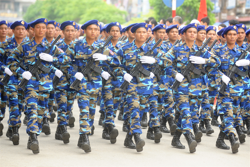  Cảnh sát biển Việt Nam (tiếng Anh là Vietnam Coast Guard - VCG) là lực lượng quân sự thực hiện chức năng quản lý về an ninh, trật tự, an toàn và bảo đảm việc chấp hành pháp luật của nước Cộng hòa Xã hội chủ nghĩa Việt Nam và điều ước quốc tế có liên quan mà Việt Nam là thành viên trên các vùng biển và thềm lục địa. Ảnh: Báo Đất Việt