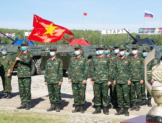 Theo báo QĐND, ngay sau khi lễ khai mạc hội thao Army Games 2020 diễn ra (ngày 23/8), tại thao trường Pesochnoe (thành phố Kostroma, Liên bang Nga) đã diễn ra phần thi "Môi trường an toàn" dành cho lực lượng phòng chống hóa học Quân đội các nước. Tham gia phần thi này lần đầu tiên, đội tuyển Binh chủng Hóa học Việt Nam trang bị nhiều loại khí tài lần đầu tiên được "dùng thử", đặc biệt là xe thiết giáp chở quân hiện đại BTR-80 (trong nước ta chỉ có tới loại BTR-60PB) - Ảnh: QĐND