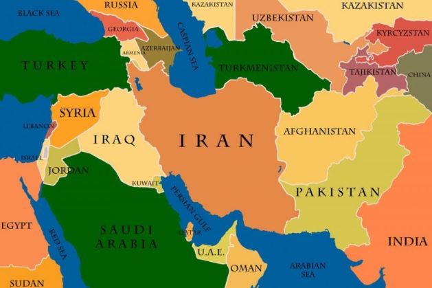 Do lo ngại sự ảnh hưởng của Iran tại khu vực Trung Đông, có thông tin cho rằng, Arab Saudi đã để ngỏ bầu trời, ngầm cho phép Israel xuất kích tấn công Iran. Tuy nhiên cả hai nước đều phủ nhận thông tin này; nhưng hai quốc gia, hiện đang tiến gần hơn đến việc thiết lập quan hệ chính thức. Ảnh: Bản đồ địa chính trị khu vực Trung Đông - Nguồn: Wikipedia.