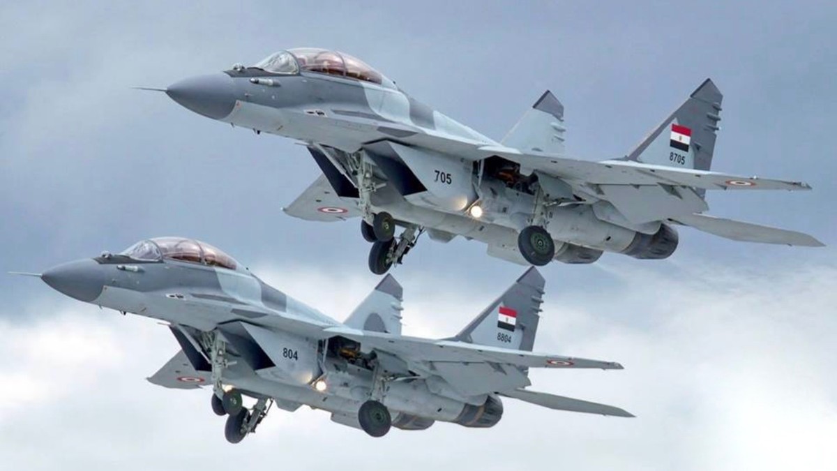 Đầu tiên là  máy bay chiến đấu hạng nặng Su-35 của không quân Ai Cập, Su-35 là máy bay chiến đấu thế hệ 4 ++ duy nhất ở châu Phi và là máy bay chiến đấu nặng nhất trên lục địa, được thiết kế với khả năng không chiến. 