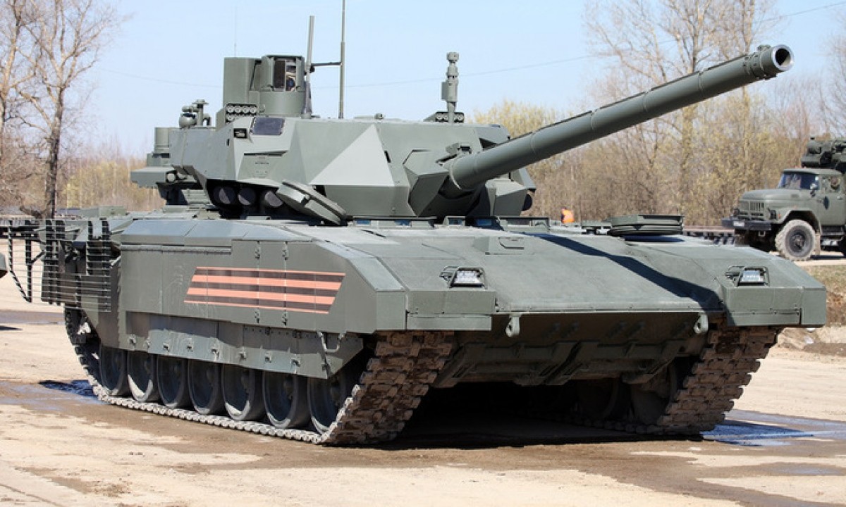 Kể từ khi ra mắt vào năm 2015,  xe tăng chiến đấu chủ lực T-14 Armata của Nga, được truyền thông và giới chức Nga nhấn mạnh một số đặc điểm của loại xe tăng được coi là đặc biệt và mang tính cách mạng này. Amata cũng được coi là một trong số ít xe tăng thế hệ thứ tư trên thế giới.