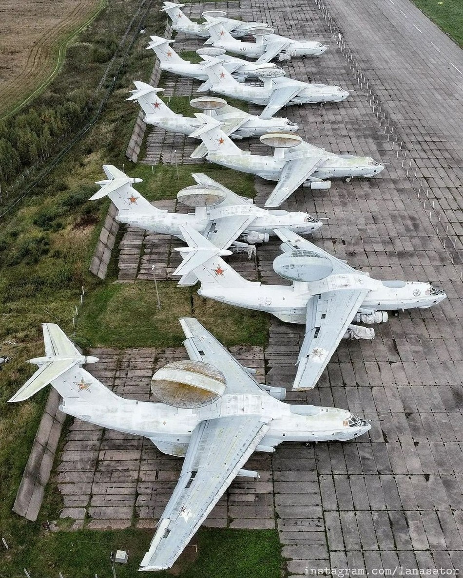 A-50 AWACS là một  máy bay cảnh báo sớm được thiết kế dựa trên máy bay vận tải Ilyushin-76 và được sản xuất bởi Cục Thiết kế Believ. Quân đội Nga vẫn đang sử dụng loại máy bay này, nhưng trong Bảo tàng Máy bay Nga có thể thấy nhiều chiếc A50 bị đem trưng bày ngoài trời.