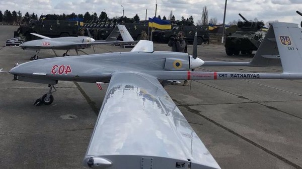 Cách đây vài ngày,  lực lượng vũ trang Ukraine lần đầu tiên sử dụng UAV tấn công Bayraktar mua từ Thổ Nhĩ Kỳ tại Donbas. Máy bay không người lái đã bắn trúng mục tiêu tại các vị trí của lực lượng dân quân.