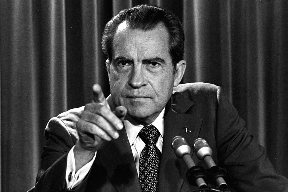 Đầu tháng 12/1972, Tổng thống Mỹ Nixon đình chỉ ký Hiệp định Paris, đe dọa dùng bom hủy diệt Hà Nội, để ép phái đoàn đàm phán của ta vào thế yếu, buộc phải chấp nhận những điều khoản có lợi cho Mỹ tại Hội nghị Paris.