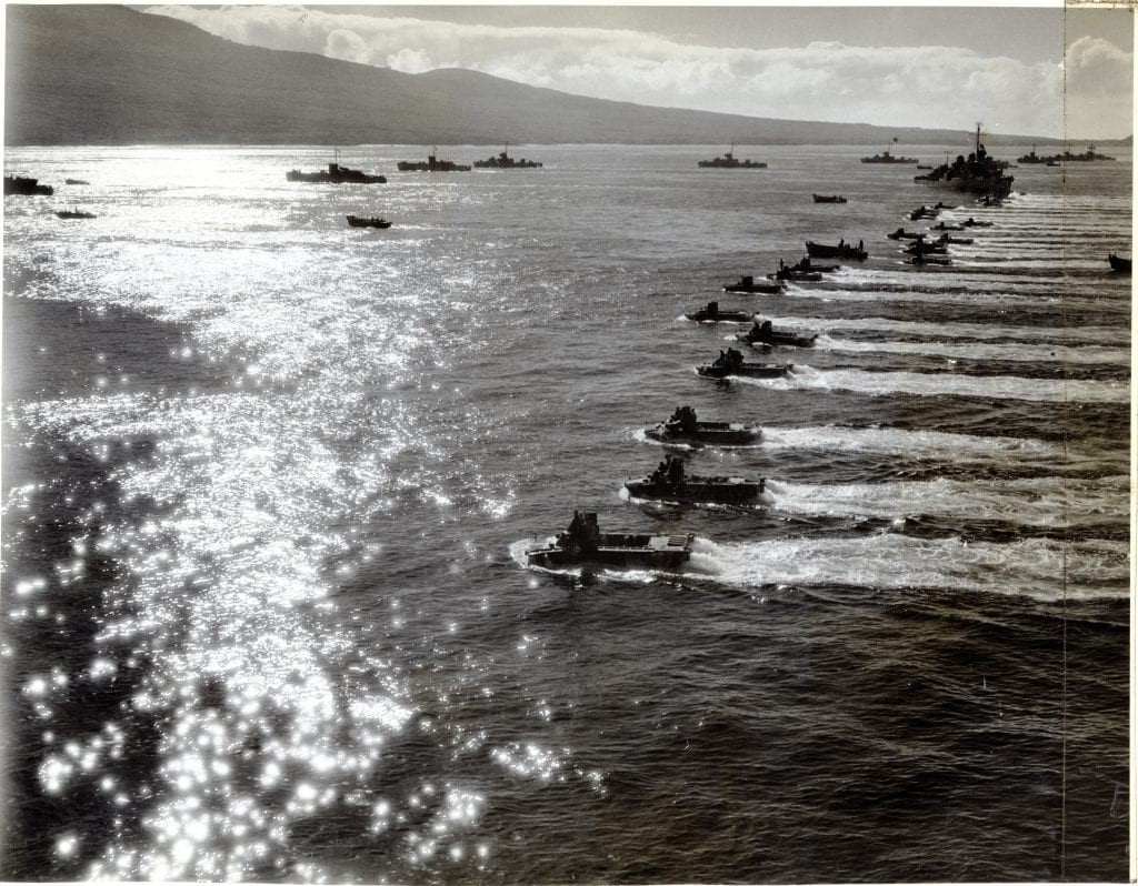 Ngày 4/5/1945, gần bờ biển Okinawa, lực lượng Đặc nhiệm 57 (TF 57) trong biên chế  hạm đội Thái Bình Dương của Mỹ, bao gồm nhiều tàu chiến từ các nước Đồng minh đang bao vây hòn đảo. Trên tàu sân bay Formidable của hải quân Anh lúc này có 11 chiếc máy bay Avenger đang được chuẩn bị để cất cánh.