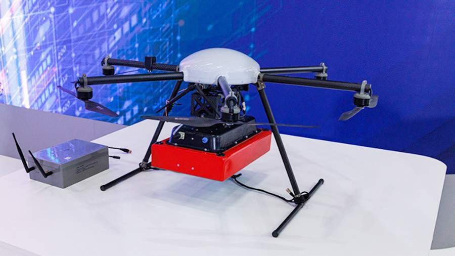 Đây là một bước đột phá trong công nghệ gỡ mìn, khi máy bay không người lái (UAV) được trang bị công nghệ radar mặt đất sẽ quét các khu vực có nguy cơ, sau đó một mạng nơ-ron sẽ phân tích dữ liệu để tạo ra bản đồ vị trí các bãi mìn.