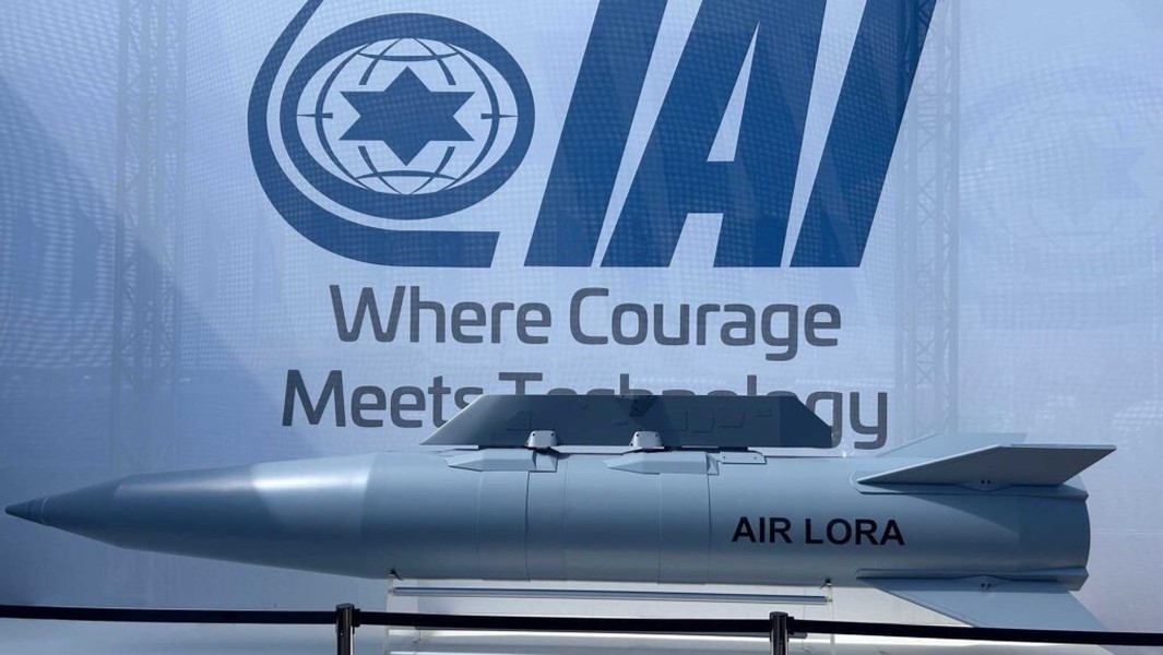 Mới đây Tập đoàn Công nghiệp Hàng không Israel (Israel Aerospace Industries - IAI) bên lề Triển lãm hàng không ILA diễn ra ở Đức đã giới thiệu phiên bản mới của  tên lửa đạn đạo phóng từ trên không LORA có tên gọi Air LORA.