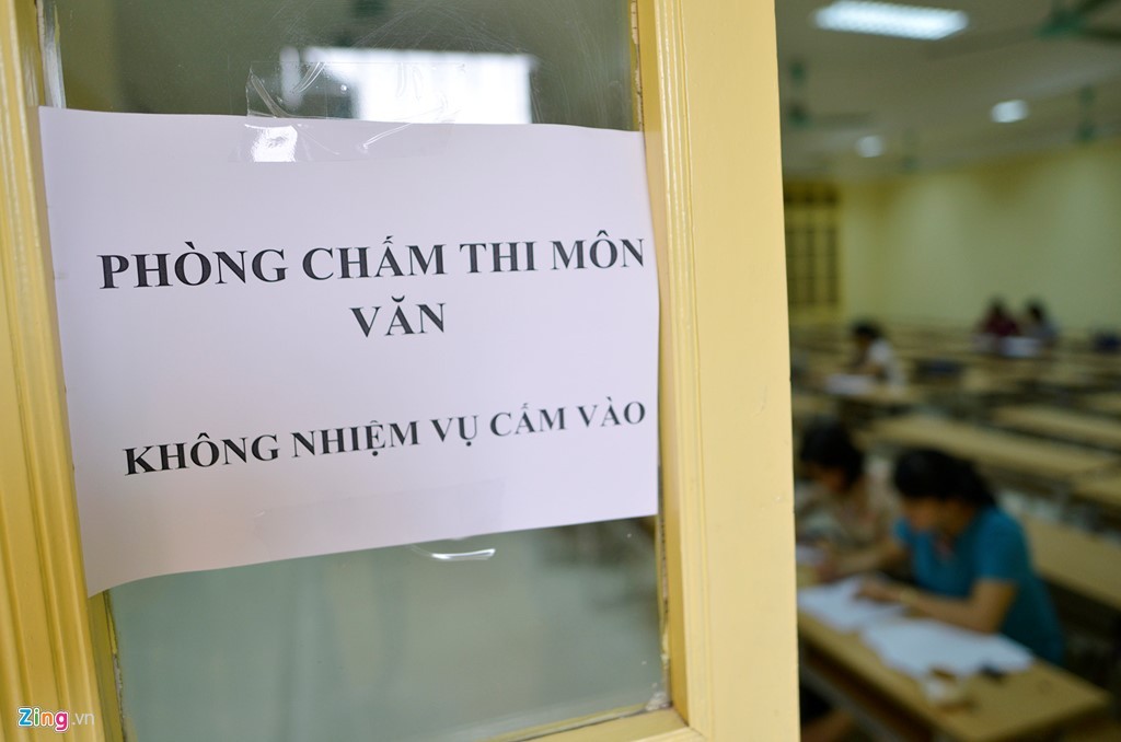 Trong hai ngày 13 và 14/7, Đại học Thủy lợi (Hà Nội) tiếp tục thực hiện các thủ tục kiểm tra, ghép điểm. PGS.TS Nguyễn Cảnh Thái, Phó hiệu trưởng cho biết, chiều 12/7, cụm thi số 3 đã hoàn thành chấm  thi THPT quốc gia 2016. 