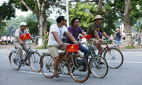 CLB  xe đạp cổ Hà Nội Xưa và Nay là nơi sinh hoạt của những người có tình yêu mãnh liệt vào những chiếc xe đạp cổ. Hình thành từ 10 năm trước đây, đến nay CLB đã có gần 100 thành viên tham gia. Đây là một sân chơi để các thành viên chia sẻ niềm đam mê, trao đổi những kinh nghiệm sửa chữa, sưu tầm các loại xe đạp cổ.