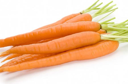 Cà rốt rất giàu beta-carotene, ngoài ra, trong cà rốt còn chứa chất chống ung thư gọi là falcarinol.