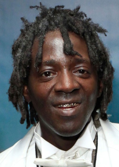  Ngôi sao nhạc rap Flavor Flav sinh ngày 16/3/1959 tại New York. Ông là một ca sĩ hip hop và ngôi sao truyền hình nổi tiếng người Mỹ.