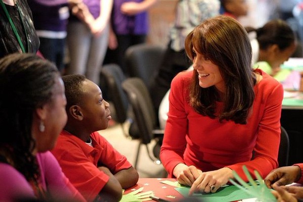 Sáng 15/12, công nương Kate Middleton đã có chuyến thăm và tặng quà cho các em nhỏ nhân dịp  Giáng sinh tại Trung tâm Freud Anna ở Islington (London).