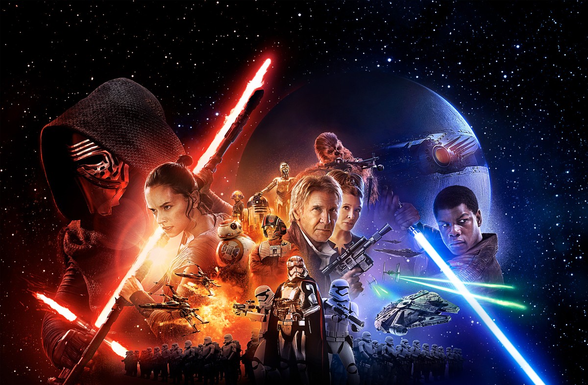 Ra mắt từ 18/12/2015, hiện  bom tấn của Disney "Star Wars: The Force Awakens" vẫn trụ vững tại rạp. Với doanh thu hơn 2 tỷ USD, bom tấn như một phát súng mở màn cho một năm bùng nổ của Disney.