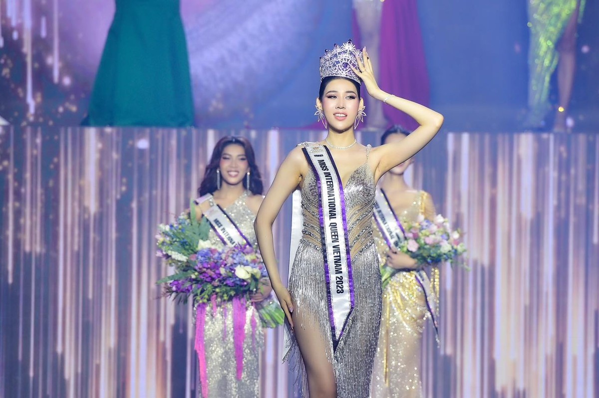 Nguyễn Hà Dịu Thảo đã xuất sắc đăng quang hoa hậu tại đêm chung kết cuộc thi Miss International Queen Vietnam - Hoa hậu Chuyển giới Việt Nam 2023 diễn ra vào tối 8/4. Tuy nhiên mới đây, lãnh đạo Sở Văn hóa và Thể thao TP.HCM cho biết đang tiến hành xác minh, xử lý cuộc thi Hoa hậu Chuyển giới Việt Nam 2023 vì tổ chức trái phép. Ảnh: BTC.