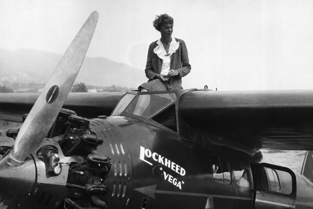 Tháng 6/1937, máy bay của Amelia Earhart - người phụ nữ đầu tiên bay vòng quanh thế giới đã biến mất, không để lại một dấu vết, kể cả sau cuộc tìm kiếm trên phạm vi khổng lồ: 647.497 km vuông.