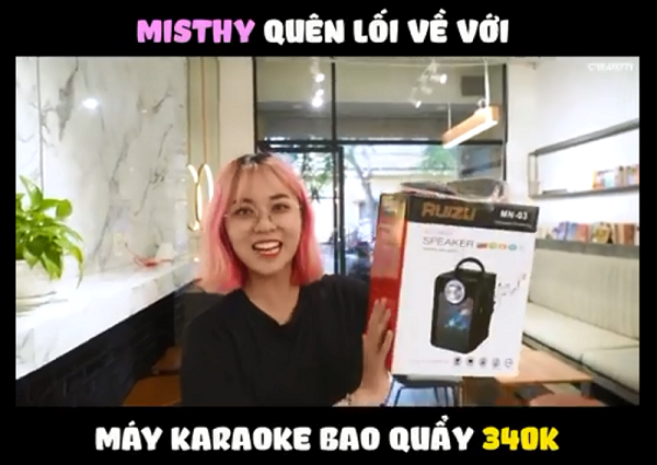 Ngoài thời gian bận rộn làm streamer, game thủ, Misthy gần đây còn có thêm chuyên mục review mua hàng online. Trong video mới nhất được đăng tải trên Youtube cá nhân, MisThy hết review loa mini, làm sân bóng mini trong nhà handmade, đến đập hộp hàng loạt đồ mua online.