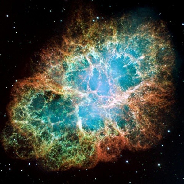 Tinh vân Con Cua (Crab Nebula) thuộc chòm sao Kim Ngưu, nằm cách Trái Đất hơn 6.500 năm ánh sáng. Kỳ quan tuyệt vời này của vũ trụ trải dài trên 5,5 năm ánh sáng.