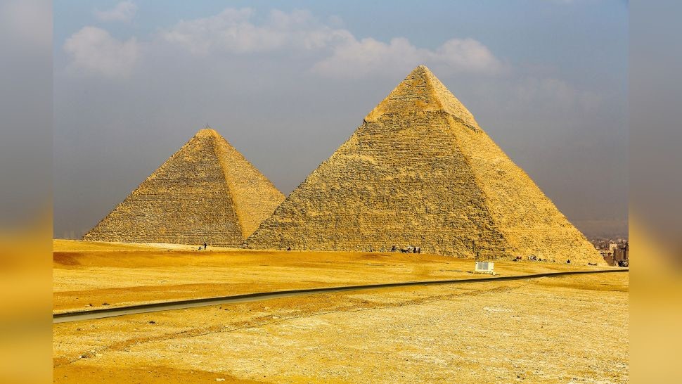 Kim tự tháp lớn ở Giza, Ai Cập là một trong những  kì quan cổ đại lâu đời nhất còn tồn tại đến ngày nay. Nó được xây dựng làm lăng mộ cho pharaoh Ai Cập cổ đại gần 4.600 năm trước. Nguồn: John Keates/Alamy