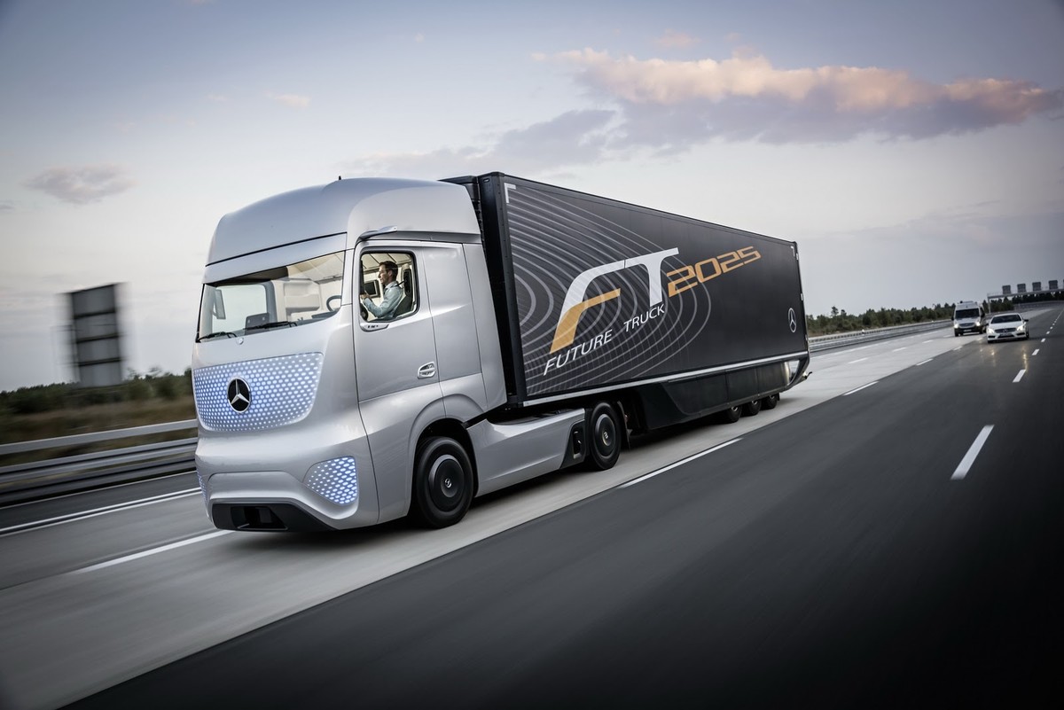 Dự kiến ra mắt tại International Commercial Vehicle diễn ra tại thành phố Hannover, Đức, Mercedes-Benz Future Truck 2025 hứa hẹn khiến các vị khách hài lòng với vô số những cải tiến về kỹ thuật và công nghệ trong từng chi tiết xe.